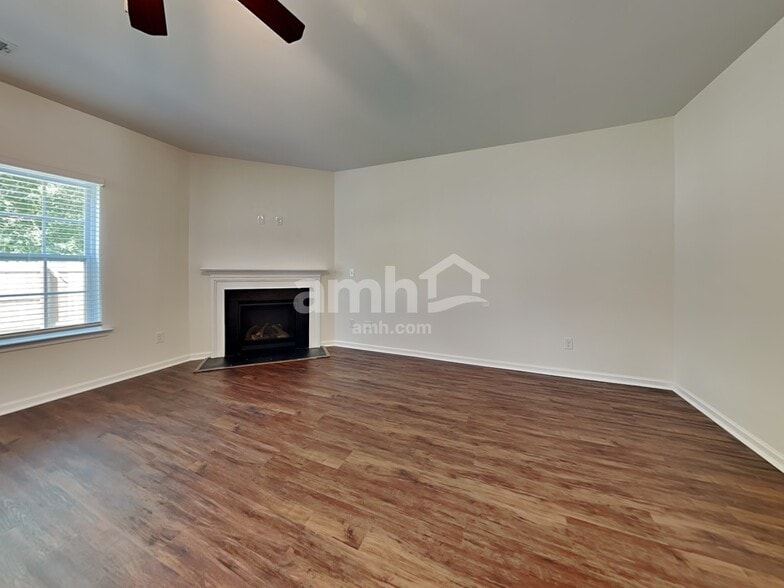 Building Photo - 236 Addlestone Cir