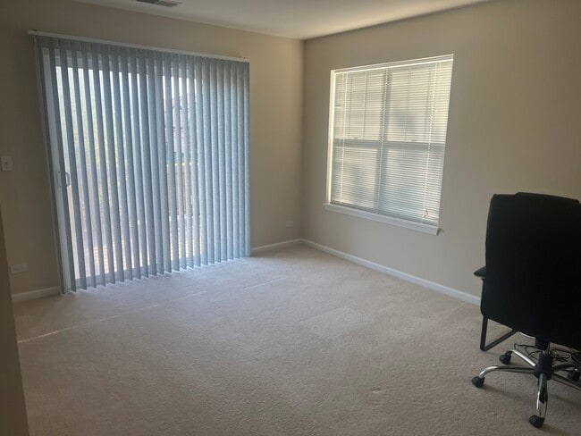 Building Photo - 1861 Crenshaw Cir