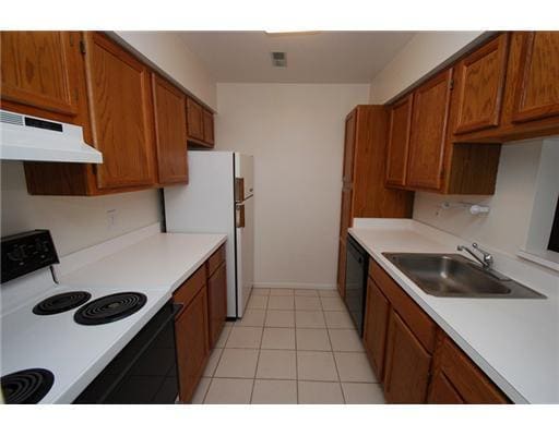 Kitchen - 3005 Fernwood Ave