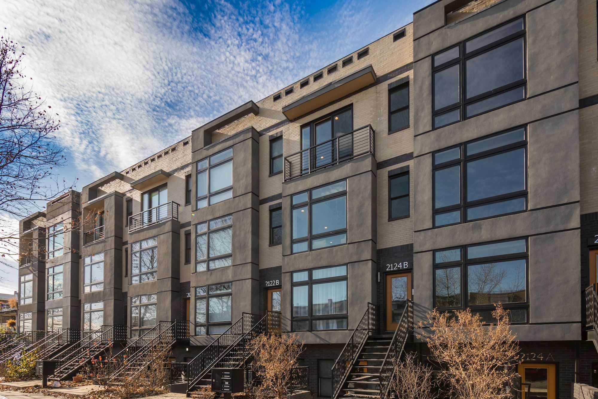 Building Photo - 2122 3rd St NE