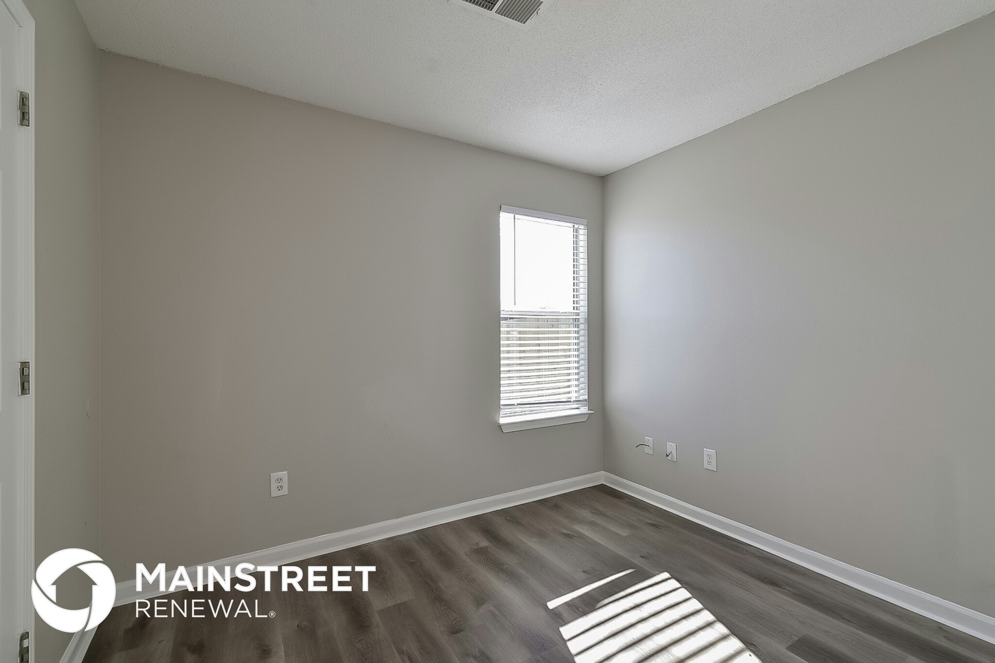 Building Photo - 4539 Longtree Ave