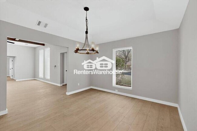 Building Photo - Renovated home in Plano Ready to Be Your Home