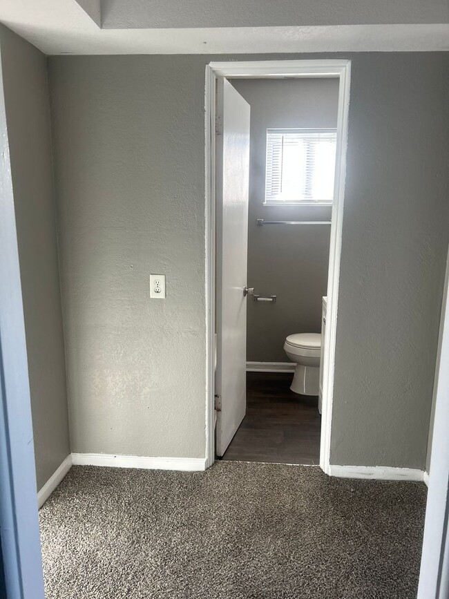 Building Photo - Forest Court Apartment Homes