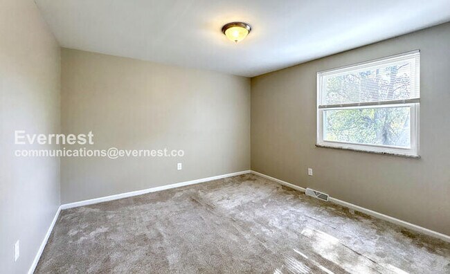 Building Photo - 588 Catskill Dr