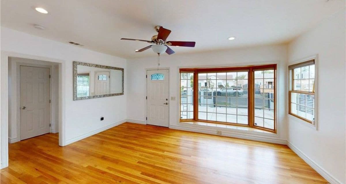 Building Photo - 7418 Farmdale Ave