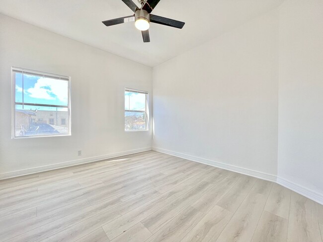 Building Photo - 707 W 48th St
