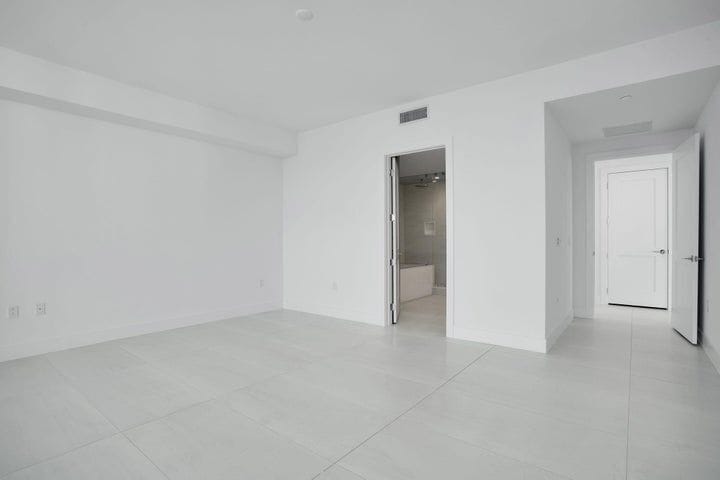 Building Photo - 151 N Seabreeze Blvd