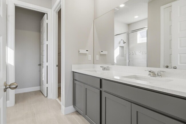 Building Photo - 8558 Dahlia Cir