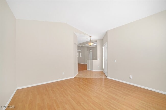 Building Photo - 2042 Hobbyhorse Ave