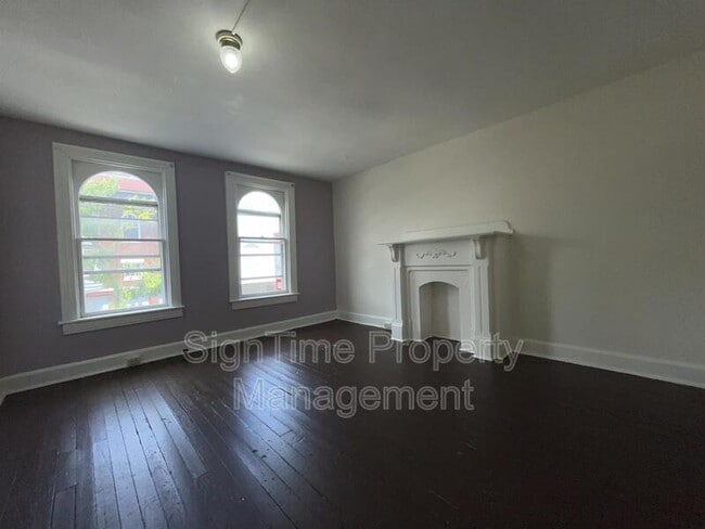 Building Photo - 111 E Washington St