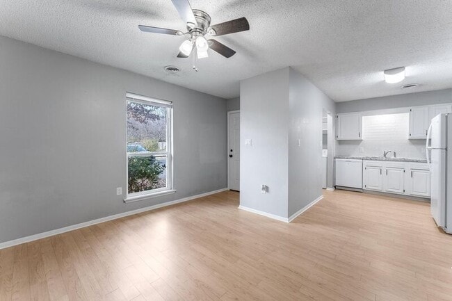 Building Photo - 2316-2318 Raven Ln