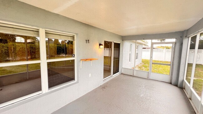 Building Photo - Huge!! 3 bedroom 2 bath in Deltona Lakes. ...