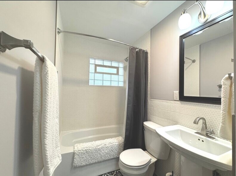 Building Photo - 681 Stockton Heights Dr