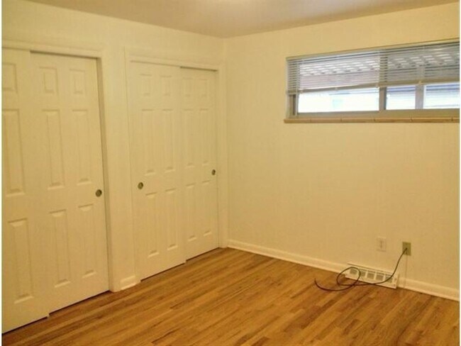 Building Photo - Charming 4BR House in Edgewater