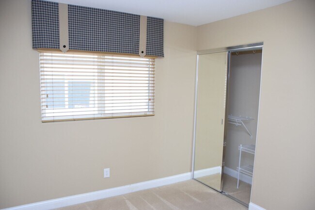 Building Photo - 60 Dark Creek Ave