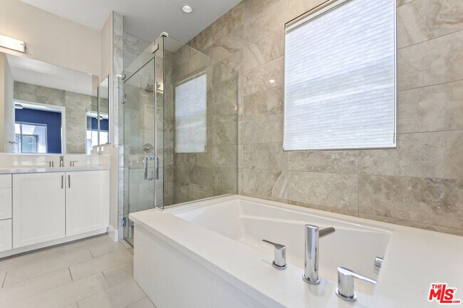 Building Photo - 12705 Bluff Creek Dr