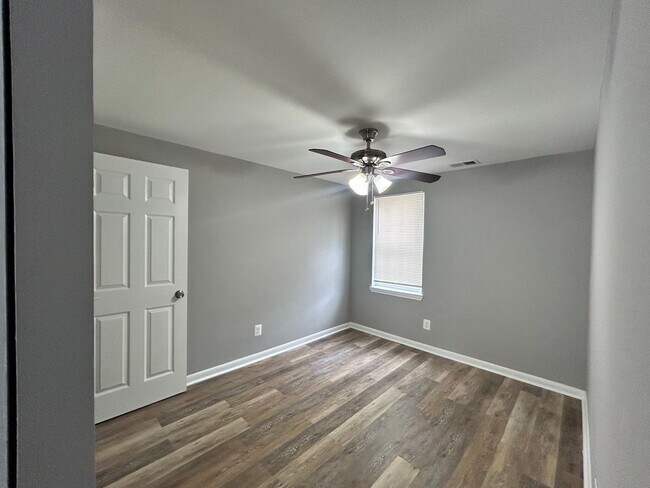 Building Photo - Baltimore - 3 Bedrooms and 1 baths Available!
