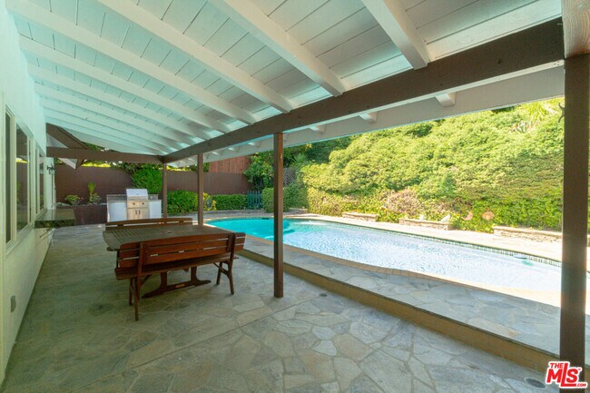 Building Photo - 4220 Towhee Dr
