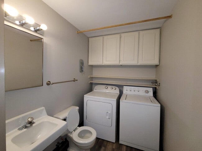 Building Photo - 1040 Smith Ln