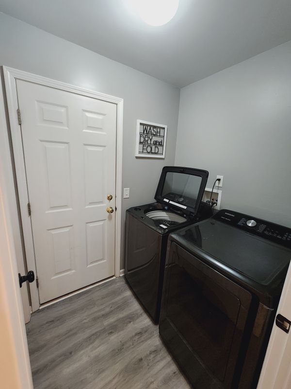 Building Photo - 5184 Meadow Crest Cir