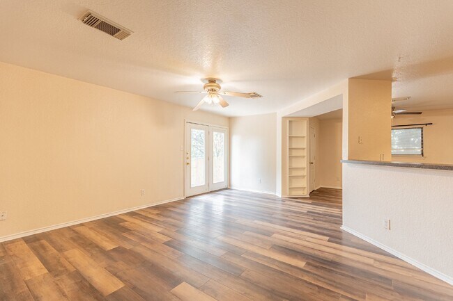 Building Photo - 7910 Lattimer Pond