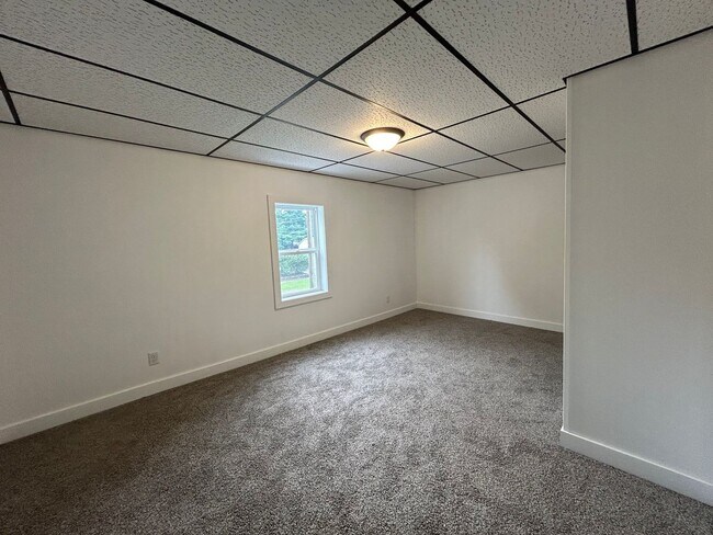 Building Photo - 307 N Sycamore St