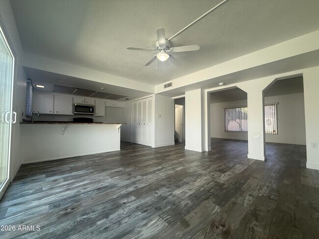 Building Photo - 1577 W Hazelwood St