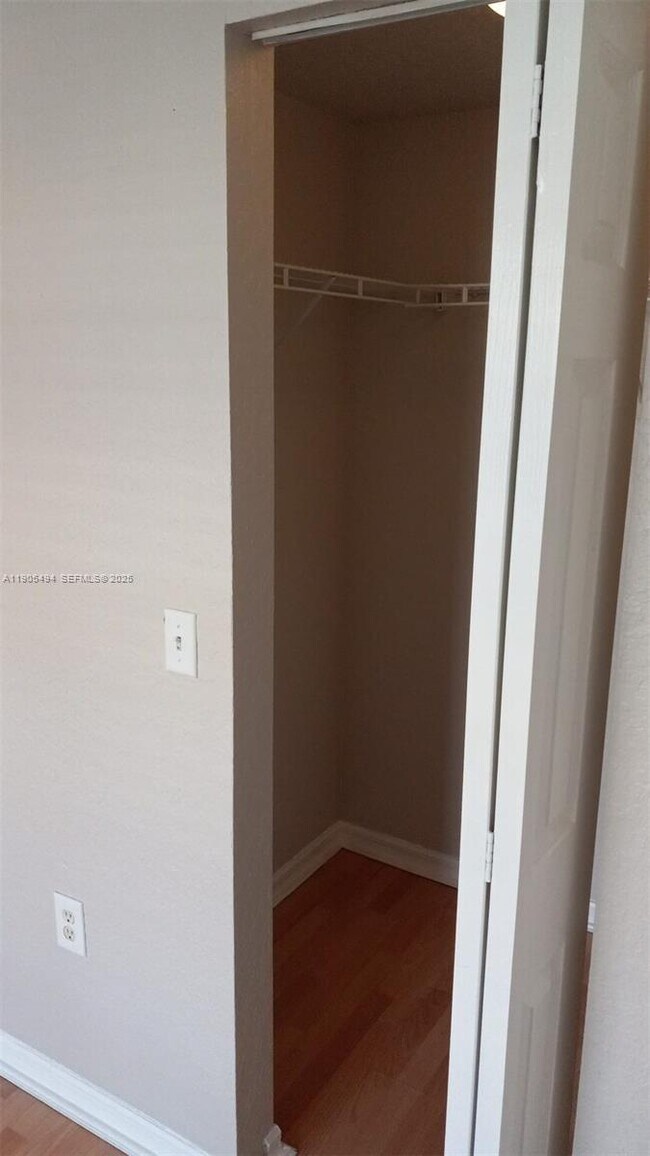 Building Photo - 1212 Belmont Ln