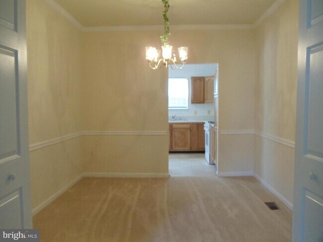 Building Photo - Welcome home!  Sought after Park Ridge in ...