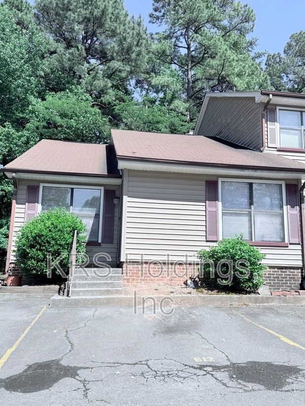 Building Photo - 612 Kendall Dr
