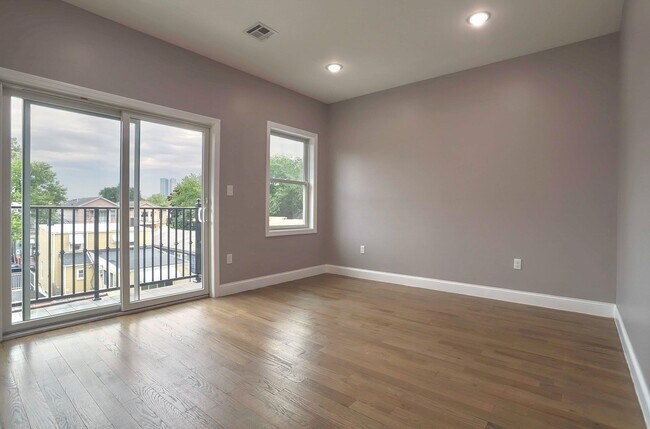 Building Photo - 362 Virginia Ave