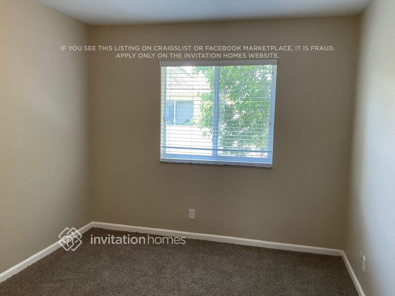 Building Photo - 2817 S Evergreen Cir