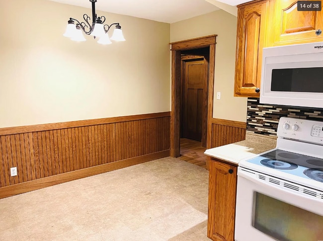 Building Photo - 523 S Washington St