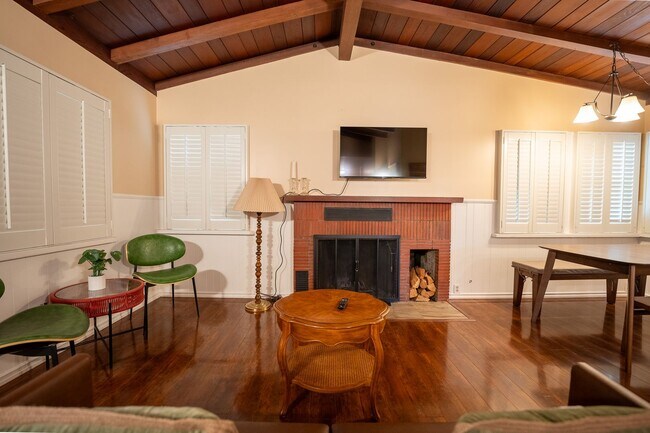 Building Photo - Peaceful Cottage Home w/ 3B2B