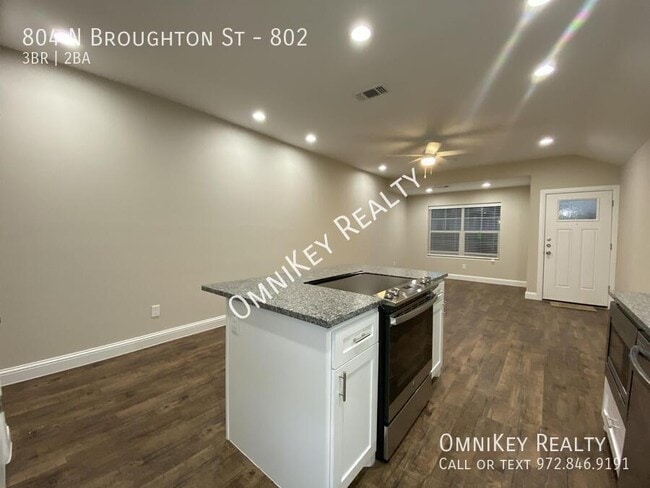 Building Photo - 804 N Broughton St