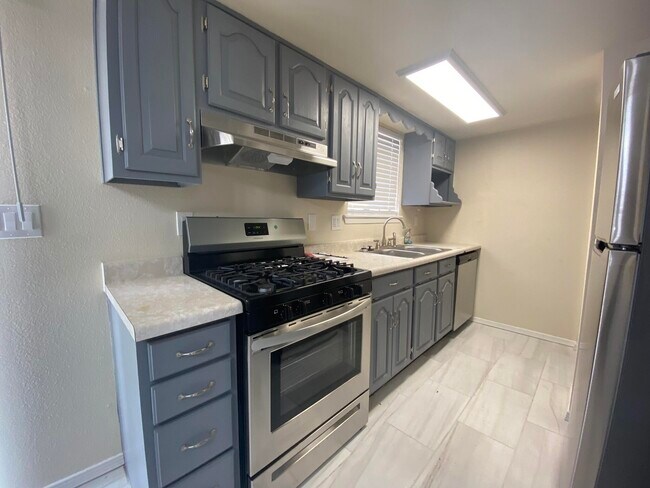 Building Photo - 6105 Hanley Way