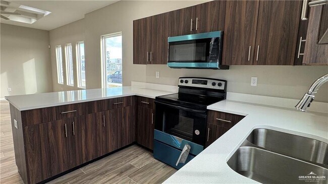 Building Photo - 13 S 43rd St