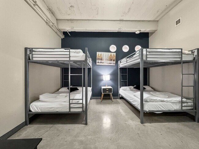 Building Photo - 555 Evergreen St