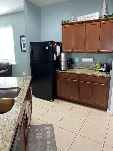 Building Photo - 610 Silverthorn Pl