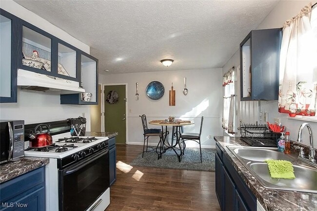 Building Photo - Gorgeous 4BD/2 BA Home for Rent- Cleveland