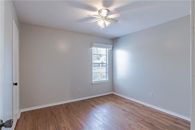 Building Photo - 6075 Quail Run S