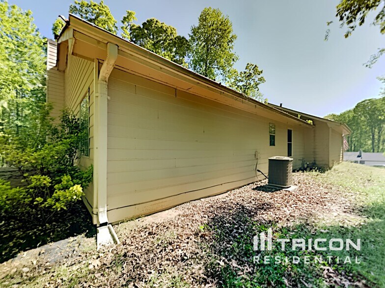 Building Photo - 4122 Autumn Lake Dr