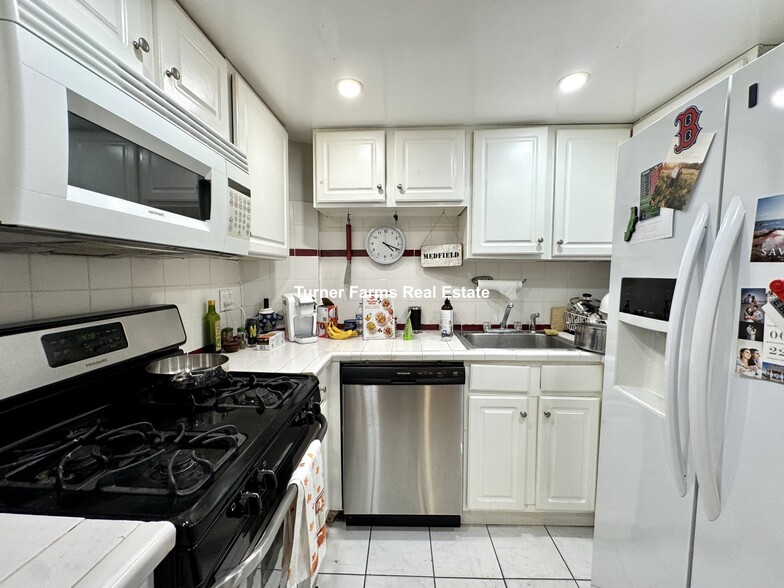 Building Photo - 83 E Brookline St