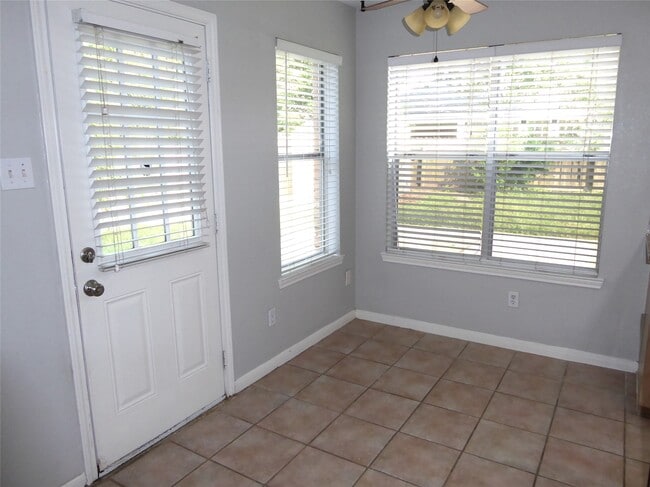 Building Photo - 6418 New World Dr