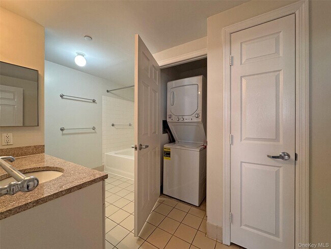 Building Photo - 300 Mamaroneck Ave