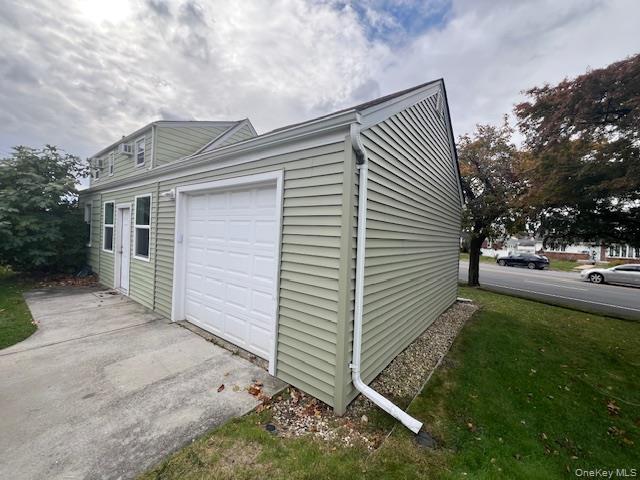 Building Photo - 432 Herricks Rd