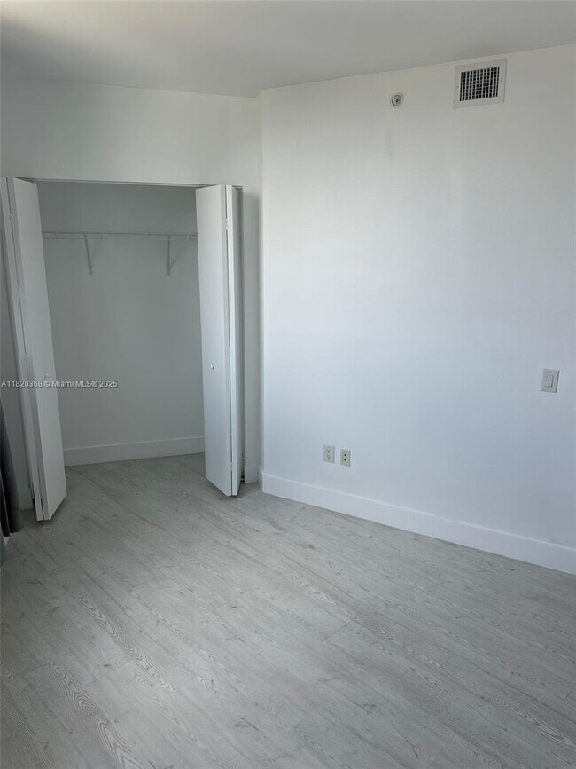Building Photo - 501 NE 31st St