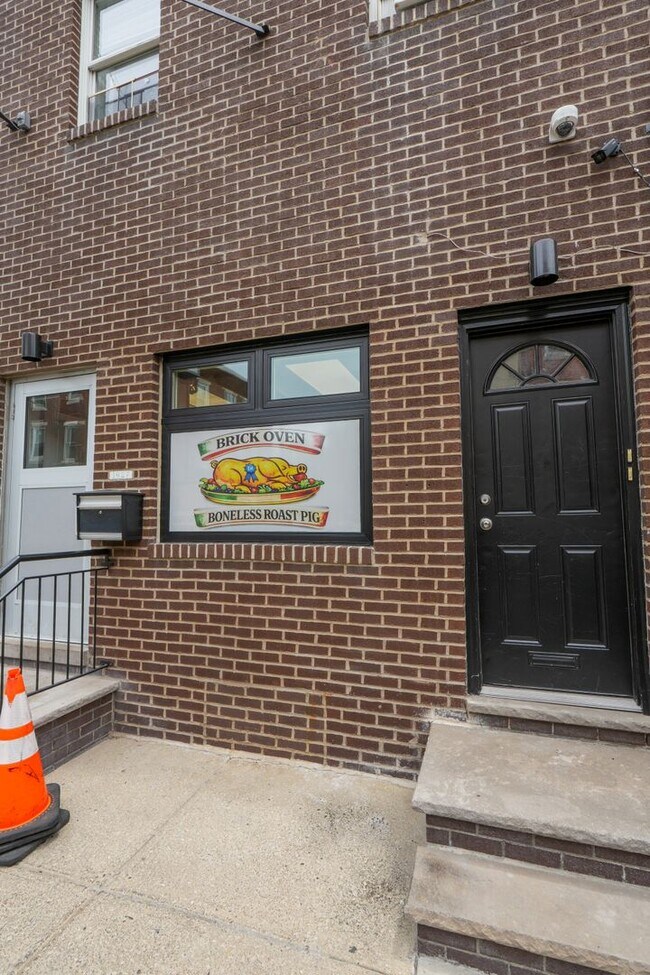 Building Photo - Passyunk Area great one bed with patio