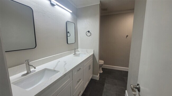 Building Photo - 22131 Pearl Lake Dr