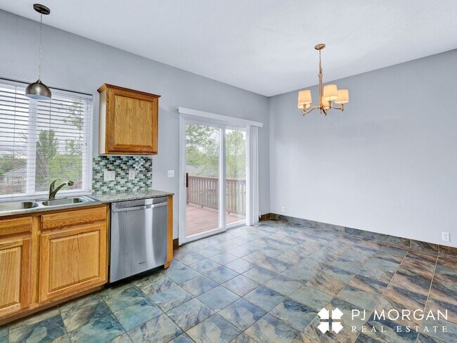 Building Photo - Charming 3 bedroom, 2 bathroom Duplex with 2 Car Garage - COMING SOON